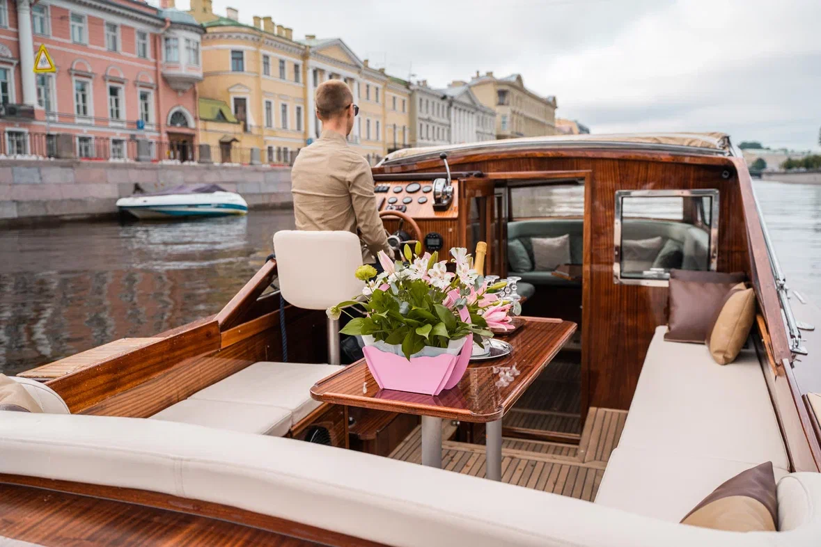 Катер Версаль